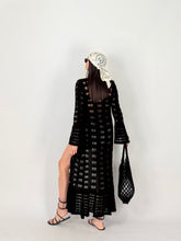 Carica l'immagine nel visualizzatore di Gallery, CARDIGAN MACRAMÉ NERO
