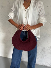 Carica l&#39;immagine nel visualizzatore di Gallery, ROUND BAG BORDEAUX
