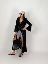 Carica l'immagine nel visualizzatore di Gallery, CARDIGAN MACRAMÉ NERO
