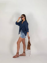 Carica l'immagine nel visualizzatore di Gallery, VEIL SHIRT BLU
