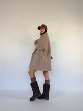 Carica l&#39;immagine nel visualizzatore di Gallery, COAT CURLY HAVANA
