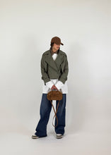 Carica l'immagine nel visualizzatore di Gallery, TRENCH SQUARE OLIVE
