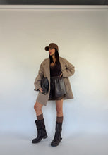 Carica l&#39;immagine nel visualizzatore di Gallery, COAT CURLY HAVANA
