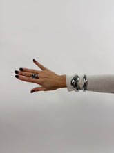 Carica l'immagine nel visualizzatore di Gallery, BANGLE SILVER

