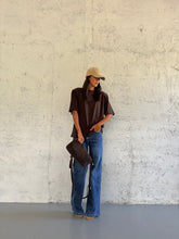 Carica l&#39;immagine nel visualizzatore di Gallery, T-SHIRT SHOULDER AUTUMN CHOCO
