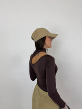 Carica l'immagine nel visualizzatore di Gallery, BODY HOLE NECK CACAO
