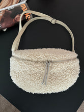 Carica l&#39;immagine nel visualizzatore di Gallery, Teddy Sidebag
