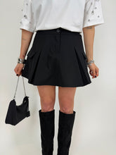Carica l'immagine nel visualizzatore di Gallery, POCKET SKIRT NERA
