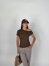 Carica l'immagine nel visualizzatore di Gallery, MAGLIA TRAPEZIO CHOCO
