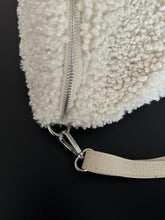 Carica l&#39;immagine nel visualizzatore di Gallery, Teddy Sidebag
