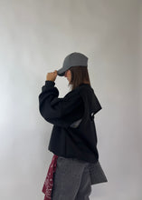 Carica l&#39;immagine nel visualizzatore di Gallery, FELPA HOLE NERA
