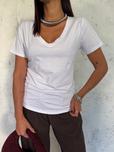 Carica l&#39;immagine nel visualizzatore di Gallery, T-SHIRT LOW CUT BIANCA
