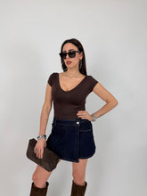 Carica l'immagine nel visualizzatore di Gallery, T-SHIRT DOUBLE NECK CHOCO
