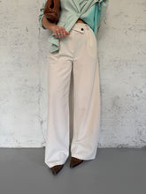 Carica l&#39;immagine nel visualizzatore di Gallery, CROSS BOTTON PANTS
