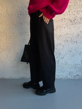 Carica l&#39;immagine nel visualizzatore di Gallery, Black Trousers
