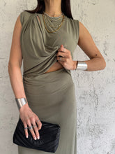Carica l&#39;immagine nel visualizzatore di Gallery, CUT DRESS

