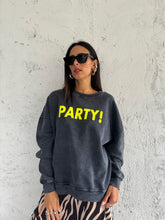 Carica l&#39;immagine nel visualizzatore di Gallery, party sweater
