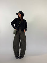 Carica l&#39;immagine nel visualizzatore di Gallery, CARDIGAN BOTTON DOWN NERO
