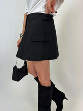 Carica l'immagine nel visualizzatore di Gallery, POCKET SKIRT NERA
