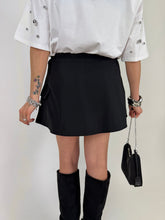 Carica l'immagine nel visualizzatore di Gallery, POCKET SKIRT NERA
