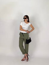 Carica l'immagine nel visualizzatore di Gallery, CHINO PANTS OLIVA
