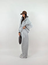 Carica l&#39;immagine nel visualizzatore di Gallery, TUTA GLOBE GRIGIA
