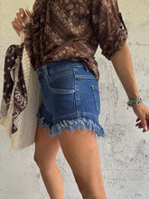 Carica l&#39;immagine nel visualizzatore di Gallery, SHORTS DENIM FRAYED

