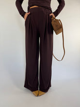 Carica l&#39;immagine nel visualizzatore di Gallery, POINTED SUIT CACAO
