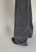 Carica l&#39;immagine nel visualizzatore di Gallery, JEANS GREY VIC
