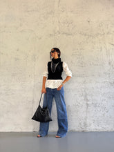 Carica l&#39;immagine nel visualizzatore di Gallery, MAGLIA NECK BOLD NERA
