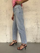 Carica l&#39;immagine nel visualizzatore di Gallery, jeans momfit light
