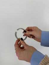 Carica l'immagine nel visualizzatore di Gallery, BANGLE CATER
