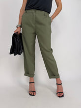 Carica l'immagine nel visualizzatore di Gallery, CHINO PANTS OLIVA
