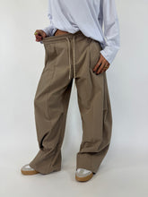 Carica l&#39;immagine nel visualizzatore di Gallery, PANTALONE STYLE BEIGE
