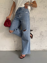 Carica l&#39;immagine nel visualizzatore di Gallery, RIPPED JEANS
