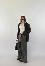 Carica l&#39;immagine nel visualizzatore di Gallery, VIKY PANTS VERDE MILITARE
