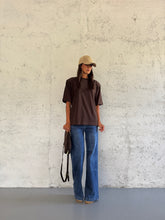 Carica l&#39;immagine nel visualizzatore di Gallery, T-SHIRT SHOULDER AUTUMN CHOCO
