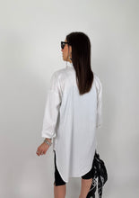 Carica l'immagine nel visualizzatore di Gallery, LONGLINE SHIRT BIANCA
