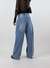 Carica l'immagine nel visualizzatore di Gallery, JEANS LOW BUTTON
