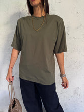 Carica l&#39;immagine nel visualizzatore di Gallery, T-SHIRT SHOULDER AUTUMN OLIVA
