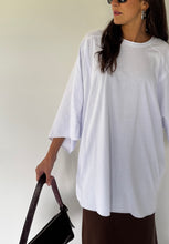 Carica l&#39;immagine nel visualizzatore di Gallery, T-SHIRT JUST BIANCA
