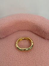 Carica l'immagine nel visualizzatore di Gallery, BANGLE SLIM GOLD
