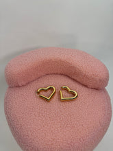 Carica l'immagine nel visualizzatore di Gallery, ORECCHINO GOLD HEART
