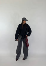 Carica l&#39;immagine nel visualizzatore di Gallery, FELPA HOLE NERA
