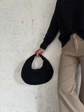 Carica l&#39;immagine nel visualizzatore di Gallery, ROUND BAG NERA
