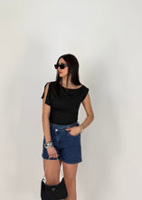 Carica l'immagine nel visualizzatore di Gallery, MAGLIA TRAPEZIO NERA
