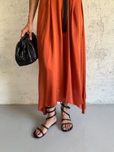 Carica l&#39;immagine nel visualizzatore di Gallery, BRONZE DRESS
