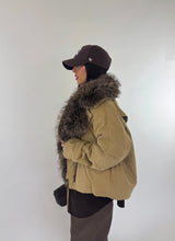 Carica l&#39;immagine nel visualizzatore di Gallery, PIUMINO FUR
