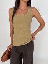 Carica l'immagine nel visualizzatore di Gallery, TANKTOP VINTAGE OCRA
