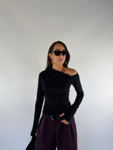 Carica l&#39;immagine nel visualizzatore di Gallery, MAGLIA CUT NERA
